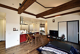 丸和建設株式会社の施工事例「【鹿児島市 平屋】28.77坪 黒い音響熟成木材を使った、小上がり和室のある家」の画像2