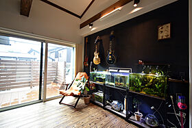 丸和建設株式会社の施工事例「【鹿児島市 平屋】28.77坪 黒い音響熟成木材を使った、小上がり和室のある家」の画像4