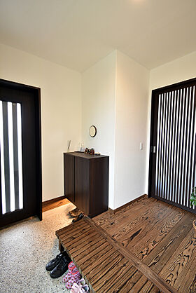 丸和建設株式会社の施工事例「【鹿児島市 平屋】28.77坪 黒い音響熟成木材を使った、小上がり和室のある家」の画像5