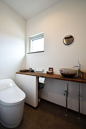 丸和建設株式会社の施工事例「【鹿児島市 平屋】28.77坪 黒い音響熟成木材を使った、小上がり和室のある家」の画像8