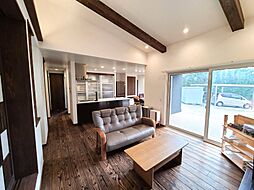 丸和建設株式会社の施工事例「【鹿児島県 平屋】35.79坪 小上がりの和室とウッドデッキがある家」の画像