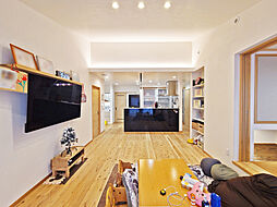 丸和建設株式会社の施工事例「【鹿屋市 平屋】30.18坪 キッチン隣接のカウンターと小上がりの和室がある家」の画像