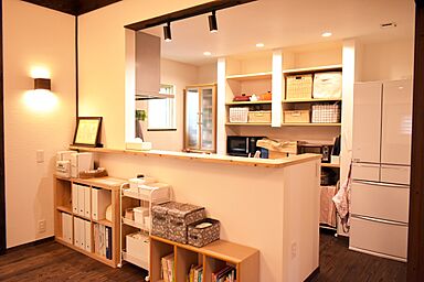 丸和建設株式会社の施工事例「【鹿児島市 2階建て】28.18坪(93.16㎡)書斎を備えた真壁風和モダンの家」の画像4