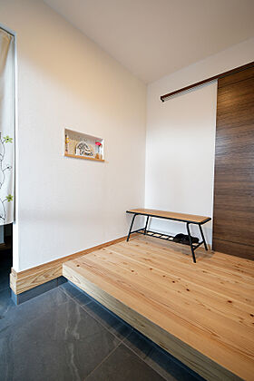 丸和建設株式会社の施工事例「【鹿屋市 平屋】34.44坪(113.86㎡)書斎やフラットキッチンがある平屋」の画像3