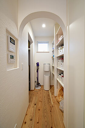 丸和建設株式会社の施工事例「【鹿屋市 平屋】34.44坪(113.86㎡)書斎やフラットキッチンがある平屋」の画像7