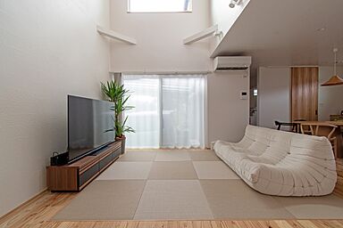 丸和建設株式会社の施工事例「【鹿児島市 2階建て】32.99坪(109.09㎡)吹き抜けで開放感あふれる空間」の画像1