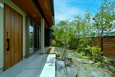 丸和建設株式会社の施工事例「【霧島市 平屋】33.31坪(110.13㎡)土間を介して外と繋がる平屋」の画像3