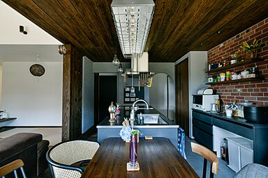 丸和建設株式会社の施工事例「【鹿屋市 平屋】33.19坪(109.73㎡)黒い塗り壁が映えるシックな平屋」の画像4