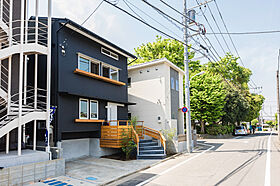 長寿命で省エネ・自然素材の木の家を丁寧におつくりする西東京市の工務店 岡庭建設株式会社の施工事例「2階リビングから繋ぐ【たそらいろの家】」のメイン画像