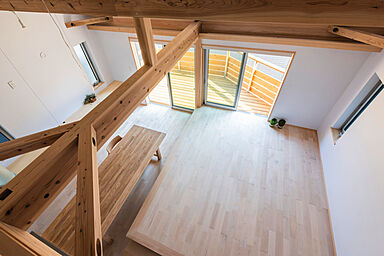 長寿命で省エネ・自然素材の木の家を丁寧におつくりする西東京市の工務店 岡庭建設株式会社の施工事例「2階リビングから繋ぐ【たそらいろの家】」の画像2