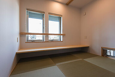 長寿命で省エネ・自然素材の木の家を丁寧におつくりする西東京市の工務店 岡庭建設株式会社の施工事例「2階リビングから繋ぐ【たそらいろの家】」の画像5