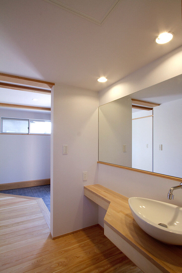 長寿命で省エネ・自然素材の木の家を丁寧におつくりする西東京市の工務店 岡庭建設株式会社の公式画像_洗面6