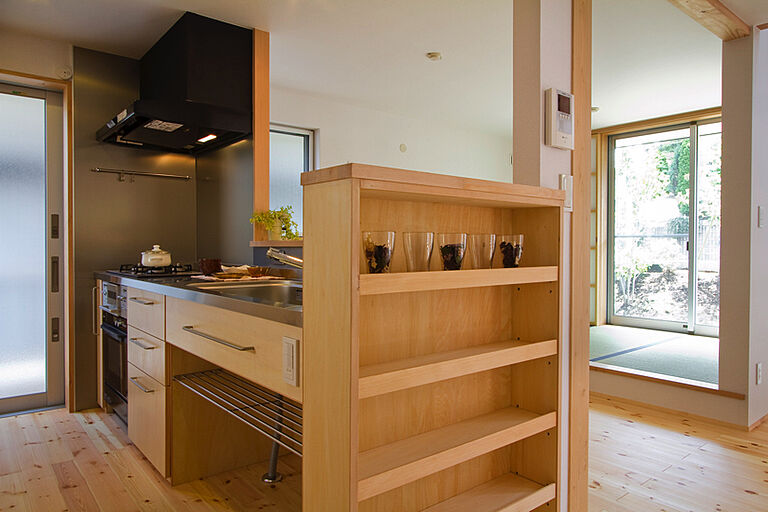 長寿命で省エネ・自然素材の木の家を丁寧におつくりする西東京市の工務店 岡庭建設株式会社の公式画像_キッチン4