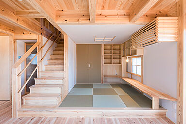 長寿命で省エネ・自然素材の木の家を丁寧におつくりする西東京市の工務店 岡庭建設株式会社の施工事例「傾斜地に建つ大開口窓が特徴のお家【そらふくの家】」の画像4