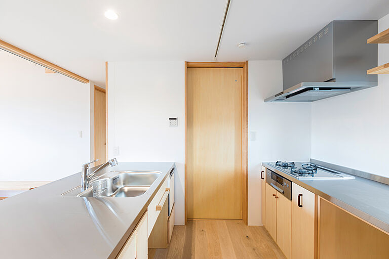 長寿命で省エネ・自然素材の木の家を丁寧におつくりする西東京市の工務店 岡庭建設株式会社の公式画像_キッチン7