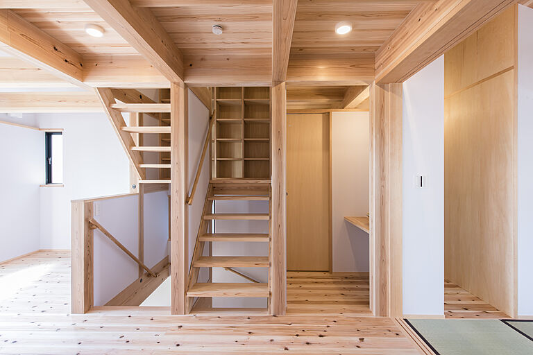 長寿命で省エネ・自然素材の木の家を丁寧におつくりする西東京市の工務店 岡庭建設株式会社の公式画像_階段5