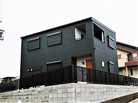 株式会社上村工務店の施工事例「シンプルにかっこよく暮らすお家(志摩市)」のメイン画像