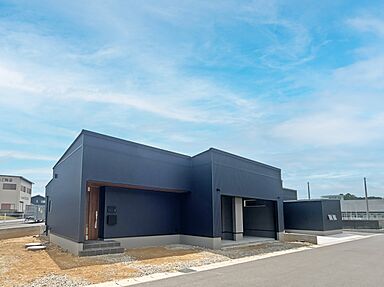 株式会社上村工務店の施工事例「ガレージ&土間のある平屋」の画像