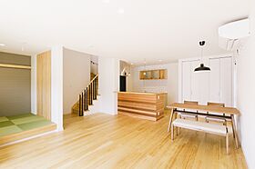 株式会社 君津住宅の施工事例「ミッドナイトブルーとブラウンのツートンが美しいモダンな家」の画像1