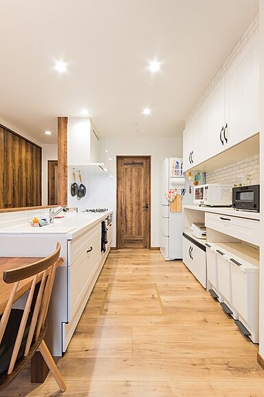 株式会社 君津住宅の施工事例「大人かわいいアメリカンスタイル&ビルトインガレージのある住まい」の画像2