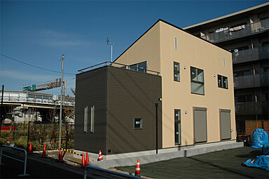 株式会社小池工務店の施工事例「バイクガレージのある家」の画像1