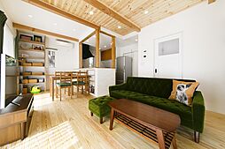 子育て安心健康住宅 秋葉工務店の施工事例「無垢材の温かみが際立つ家」の画像