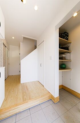 子育て安心健康住宅 秋葉工務店の施工事例「無垢材の温かみが際立つ家」の画像3