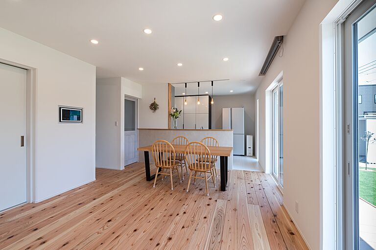 子育て安心健康住宅 秋葉工務店の公式画像_リビング2