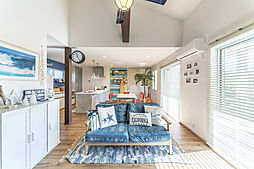 アキュラホーム(AQ Group)の施工事例「暮らしやすさもデザインも自慢!平屋のサーファーズハウスで憧れを実現」の画像