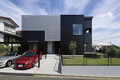 【AQURA HOME PLAZA仙台店】の施工事例「ゆとりの吹き抜けに光が満ちるすっきり暮らすデザインと動線」の画像