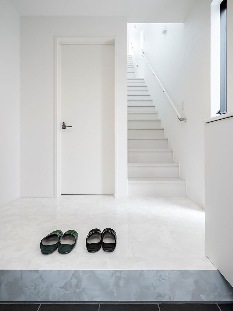 【アキュラホーム 蟹江展示場】@蟹江ICそば 大収納×アウトドアリビング×大空間LDKの公式画像_玄関6