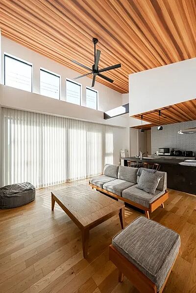 木の家スタイルのリビング アキュラホーム(AQ Group)の事例画像