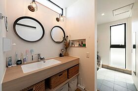 【AQURA HOME PLAZA仙台店】の施工事例「木目×ブラックで整えた”お気に入り”が詰まったインテリア」の画像3