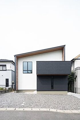 【AQURA HOME PLAZA仙台店】の施工事例「工夫とこだわりを詰め込んだスキップフロアの住まい」の画像1