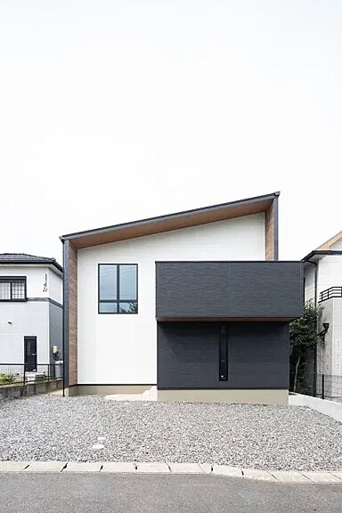 【アキュラホーム 福山引野展示場】@JR山陽線「東福山」駅そば インナーテラスやガレージ土間が特徴の施工事例「工夫とこだわりを詰め込んだスキップフロアの住まい」の画像1