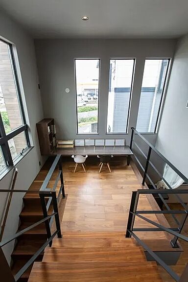 【アキュラホーム 福山引野展示場】@JR山陽線「東福山」駅そば インナーテラスやガレージ土間が特徴の施工事例「工夫とこだわりを詰め込んだスキップフロアの住まい」の画像4