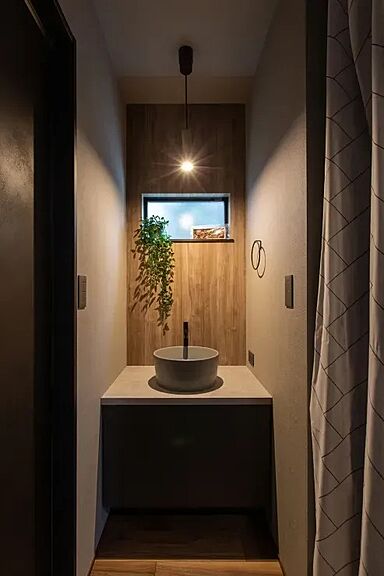 【アキュラホーム 福山引野展示場】@JR山陽線「東福山」駅そば インナーテラスやガレージ土間が特徴の施工事例「工夫とこだわりを詰め込んだスキップフロアの住まい」の画像5
