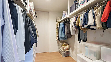 【アキュラホーム 春日部展示場】@ララガーデン春日部そば 土間・中庭のあるモデルハウスの施工事例「家族の成長に寄り添う、光と収納に満ちた快適な平屋スタイル」の画像10