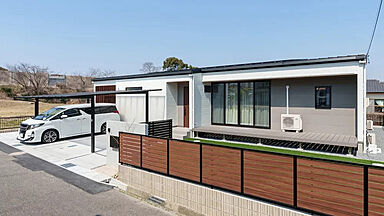 【アキュラホーム 春日部展示場】@ララガーデン春日部そば 土間・中庭のあるモデルハウスの施工事例「家族の成長に寄り添う、光と収納に満ちた快適な平屋スタイル」の画像2