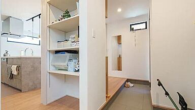 【アキュラホーム 春日部展示場】@ララガーデン春日部そば 土間・中庭のあるモデルハウスの施工事例「家族の成長に寄り添う、光と収納に満ちた快適な平屋スタイル」の画像5