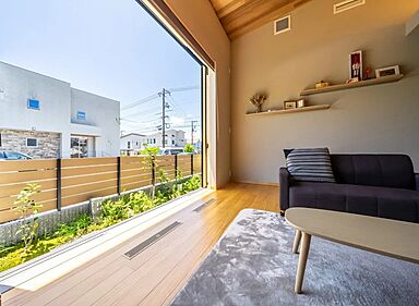 【アキュラホーム 浜松展示場】@JR東海道本線「天竜川」駅 付近 太陽光搭載・大収納のある家の施工事例「真ん中リビングで家族が自然と集まるあたたかな家」の画像2