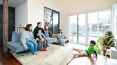 【AQURA HOME PLAZA仙台店】の施工事例「趣味も家族の時間も満喫する、土間リビングのある住まい」の画像1