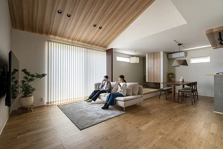 【アキュラホーム 岡崎南展示場】@JR東海道本線「西岡崎」駅そば 2世帯にしかできない丁寧な暮らしの公式画像_リビング1