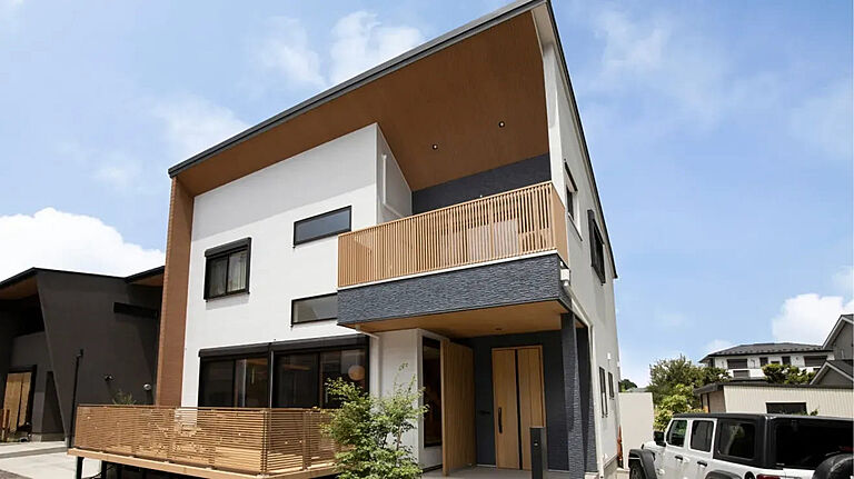 【アキュラホーム 岡崎南展示場】@JR東海道本線「西岡崎」駅そば 2世帯にしかできない丁寧な暮らしの公式画像_外観7