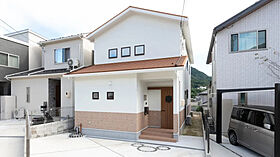 【アキュラホーム RSK展示場】@箕島高松線道路沿 RSKバラ園至近 中庭でつながる二世帯住宅モデルの施工事例「家族がつながる工夫が満載のナチュラルモダンハウス」の画像8