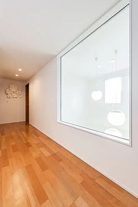 【アキュラホーム RSK展示場】@箕島高松線道路沿 RSKバラ園至近 中庭でつながる二世帯住宅モデルの施工事例「家事動線がゆとりを生む、光と温もりの住まい」の画像5