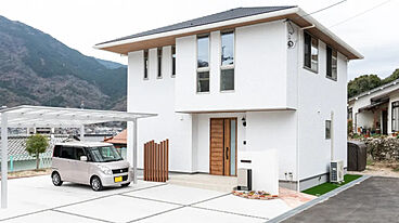 【アキュラホーム つくば展示場】@研究学園駅徒歩10分 プライベートガーデンのある暮らしの施工事例「大開口の窓が心地よい光と景色を届けるLDKの家」の画像