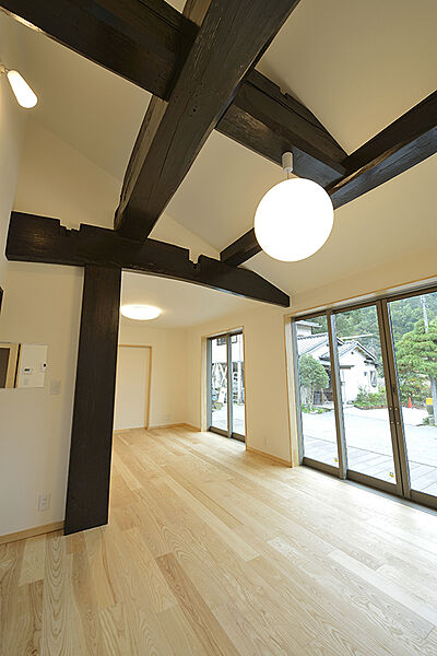 木の家スタイルのリビング 鈴木工務店の事例画像