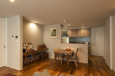 鈴木工務店の施工事例「版画と骨董に囲まれて暮らす家(平屋)」の画像5