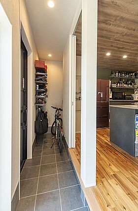 鈴木工務店の施工事例「コンパクトな台形の敷地に建つ家」の画像3